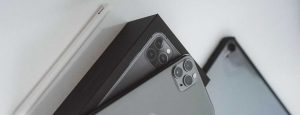 un iPhone usagé remis à neuf avec sa boite