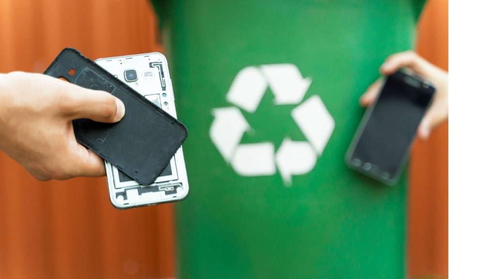People holding old smartphones beside a recycling symbol