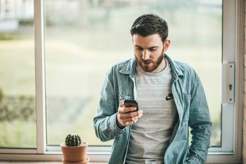 5 mistakes that could end up costing you more on your mobile plan